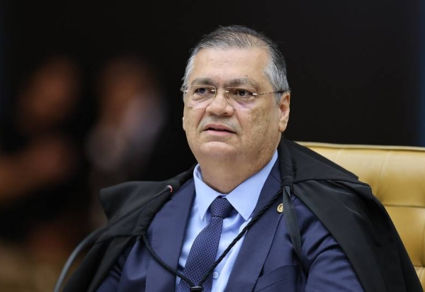 Dino manda presidente da CPMI, Carlos Vianna, explicar envio de R$ 3,6 milhões em emendas para fundação ligada à Igreja Lagoinha