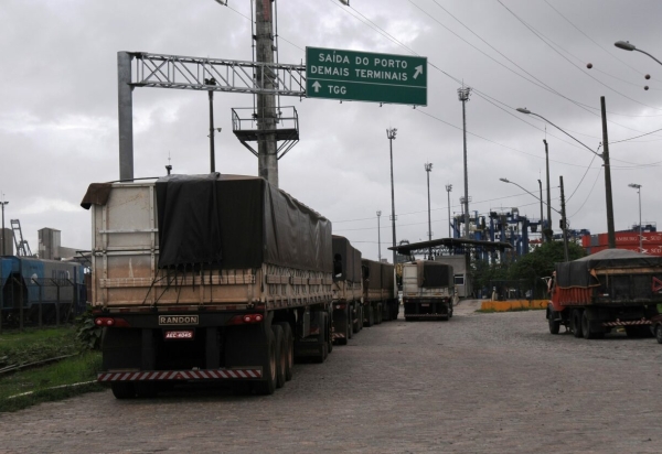 Medida provisória endurece regras da tabela do frete com multas e sanções