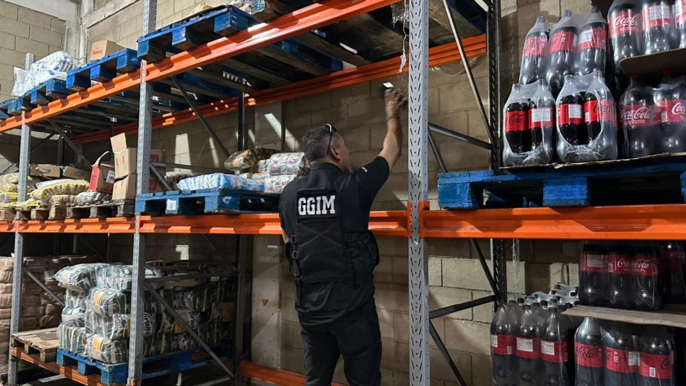 Niterói intensifica Operação Pharmakon e fiscaliza supermercado no Barreto após denúncias de irregularidades sanitárias