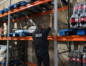 Niterói intensifica Operação Pharmakon e fiscaliza supermercado no Barreto após denúncias de irregularidades sanitárias