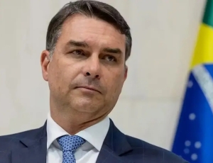 Flávio Bolsonaro: ex-assessora é denunciada por lavar dinheiro da milicia