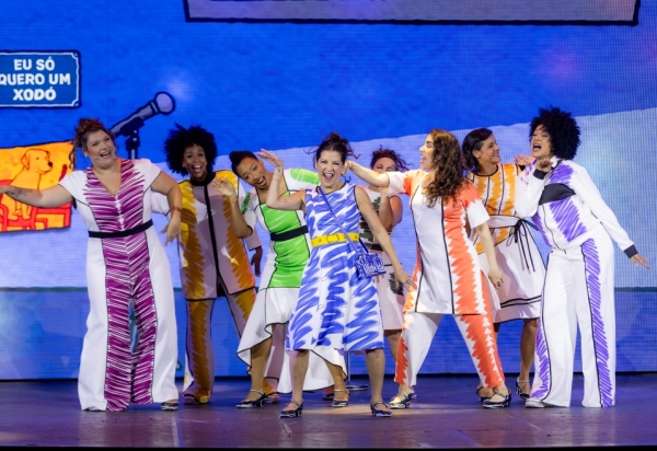 Sucesso de público e crítica, o espetáculo Fala Sério, Mãe! – Elas só mudam de endereço