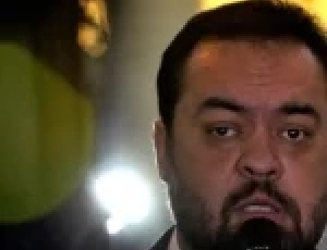 Cláudio Castro renuncia à véspera de julgamento no TSE; estratégia jurídica provoca críticas de adversários