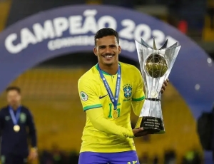 Lateral Kaiki é convocado para amistosos da seleção brasileira