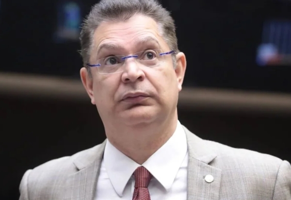 Sóstenes formalizou venda de imóvel após PF apreender mais de R$ 400 mil em espécie