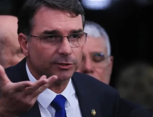 Flávio Bolsonaro não explica doação de R$ 3 mi de operador de Vorcaro para seu pai