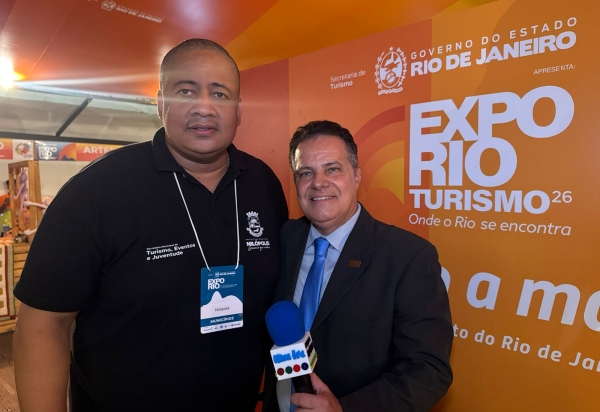 Secretário Leandro Monteiro destaca tradição artesanal da Beija-Flor de Nilópolis na Expo Rio Turismo 2026
