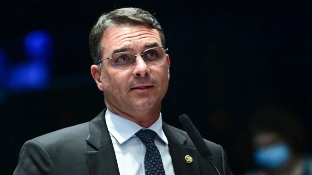 CPMI do INSS: relatório alternativo amplia lista de investigados e inclui senador Flávio Bolsonaro