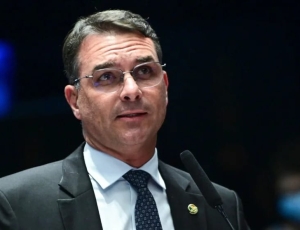 CPMI do INSS: relatório alternativo amplia lista de investigados e inclui senador Flávio Bolsonaro