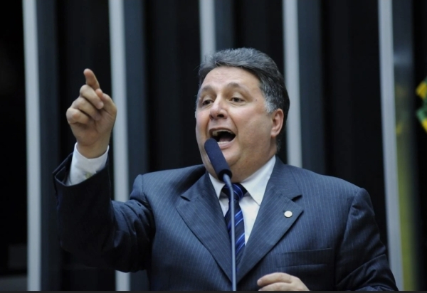 Chequinho em xeque: Zanin anula sentença e ex-governador mira 2026