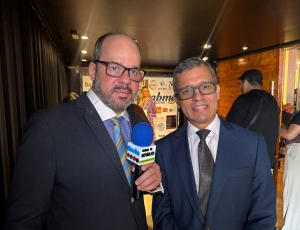 Rubens Teixeira e William Douglas: Como '25 Leis Bíblicas' Conquista o Mundo e Desafia a Polarização Política