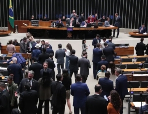 PL de Tabata que considera antissemitismo criticar Israel tem retirada de assinaturas