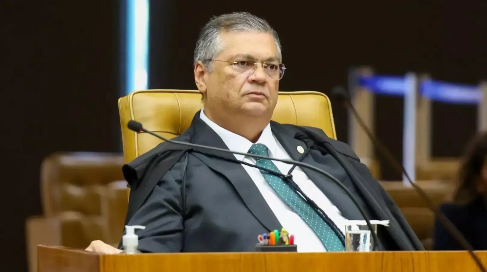 Dino investiga repasse de emendas PIX à fundação de Valadão