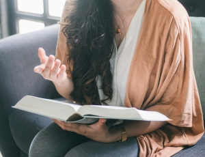 1º de abril: 5 mentiras que te contaram sobre como se comunicar bem e com carisma