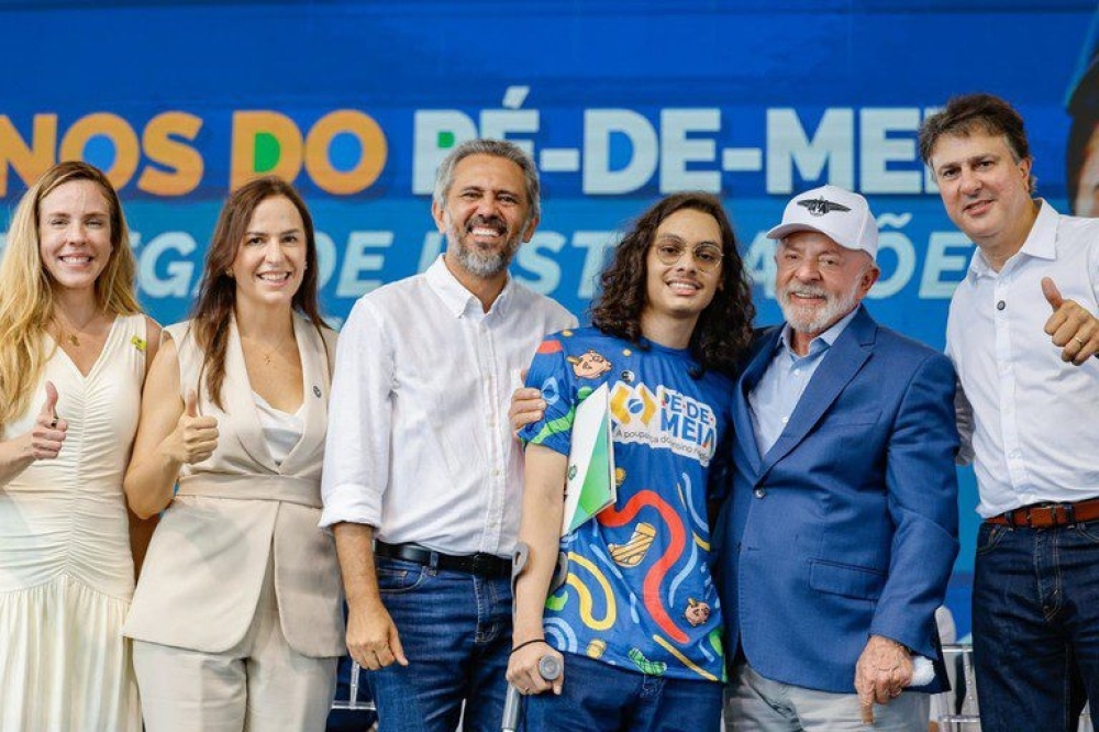 Pé-de-Meia contribui para queda de 43% no abandono escolar: 'Oportunidade de continuar sonhando', exalta Lula