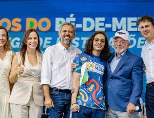 Pé-de-Meia contribui para queda de 43% no abandono escolar: 'Oportunidade de continuar sonhando', exalta Lula
