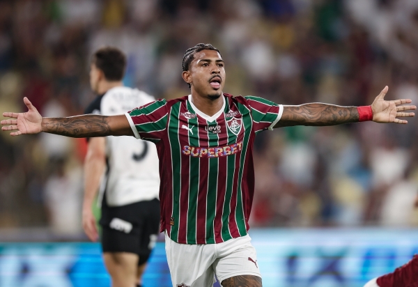 Fluminense vence mais uma no Maracanã e chega à segunda posição do Brasileirão