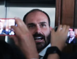 Moraes marca depoimento de Eduardo Bolsonaro em processo no STF