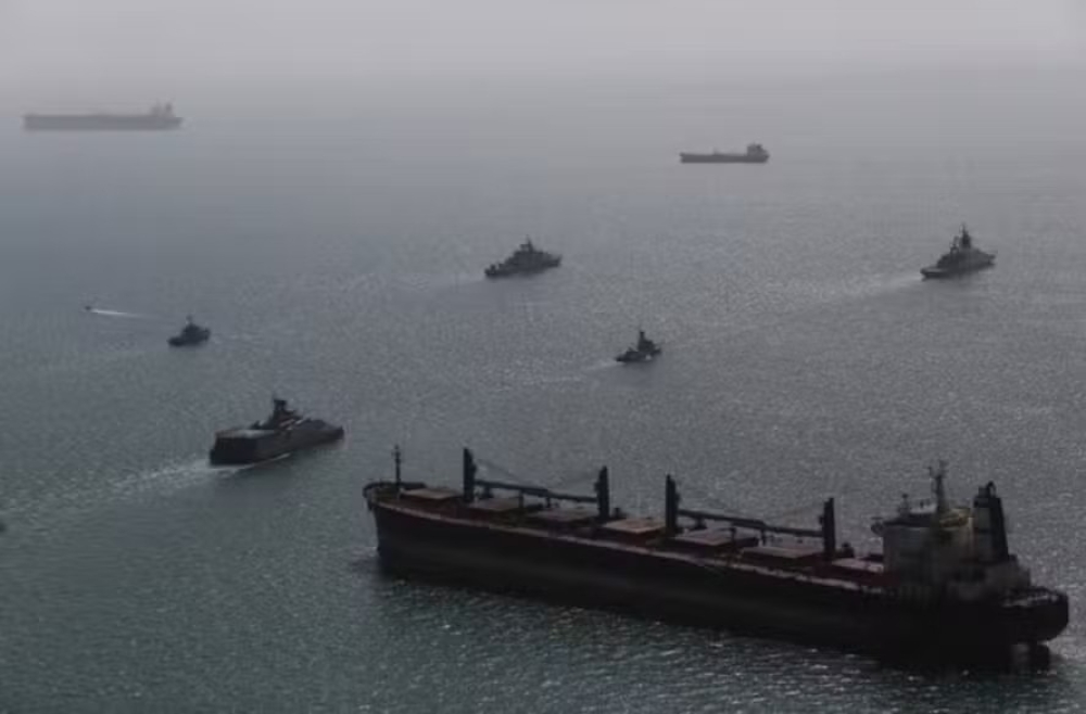 Irã vai liberar passagem de navios no Estreito de Ormuz, exceto para EUA e Israel