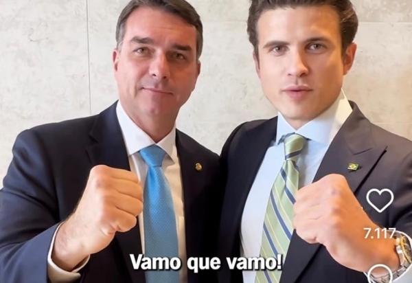 Ex-imitador de Bolsonaro filho de Paulo Marinho, vira aliado de Flávio: 'Adversário do Brasil em comum'