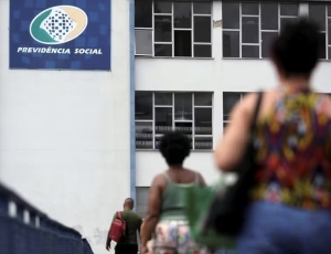 Governo e prefeituras tentam barrar PEC que amplia aposentadoria de agentes de saúde