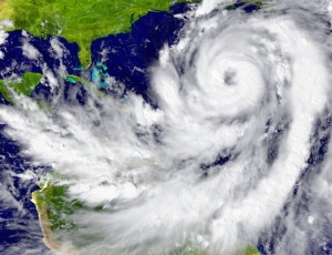 Ciclone coloca cidades em alerta máximo com risco de destruição e ventos de até 100 km/h