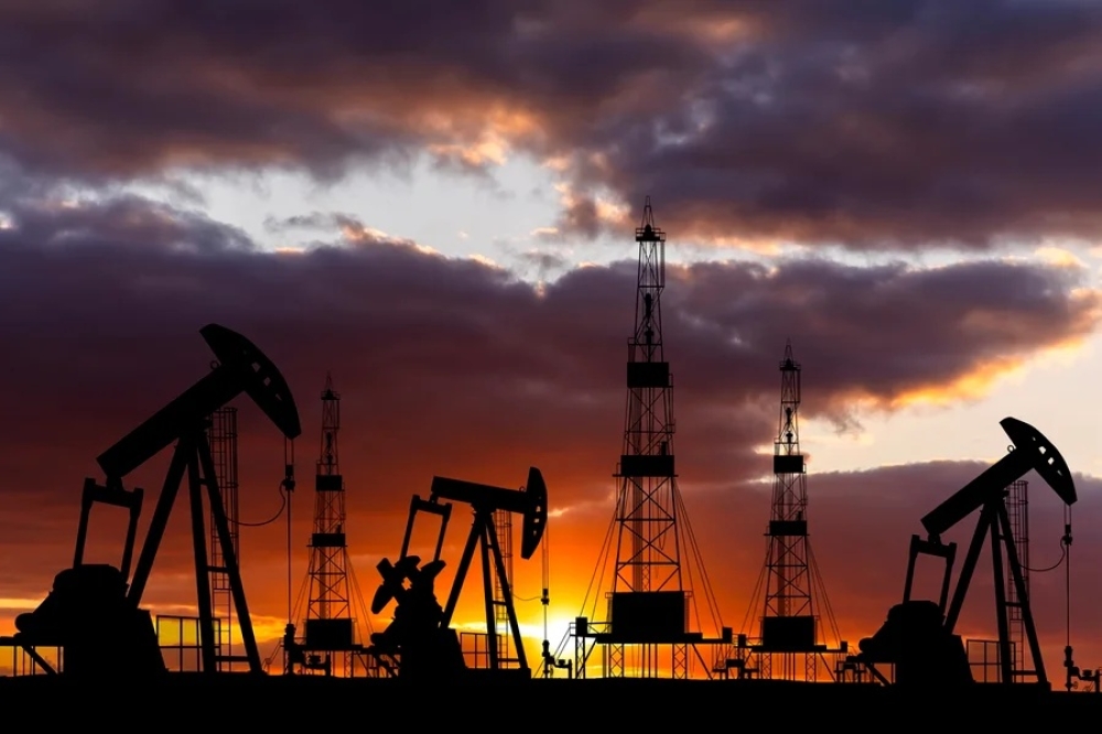 Petróleo recua após cessar-fogo entre EUA e Irã e pode aliviar pressão sobre combustíveis no Brasil