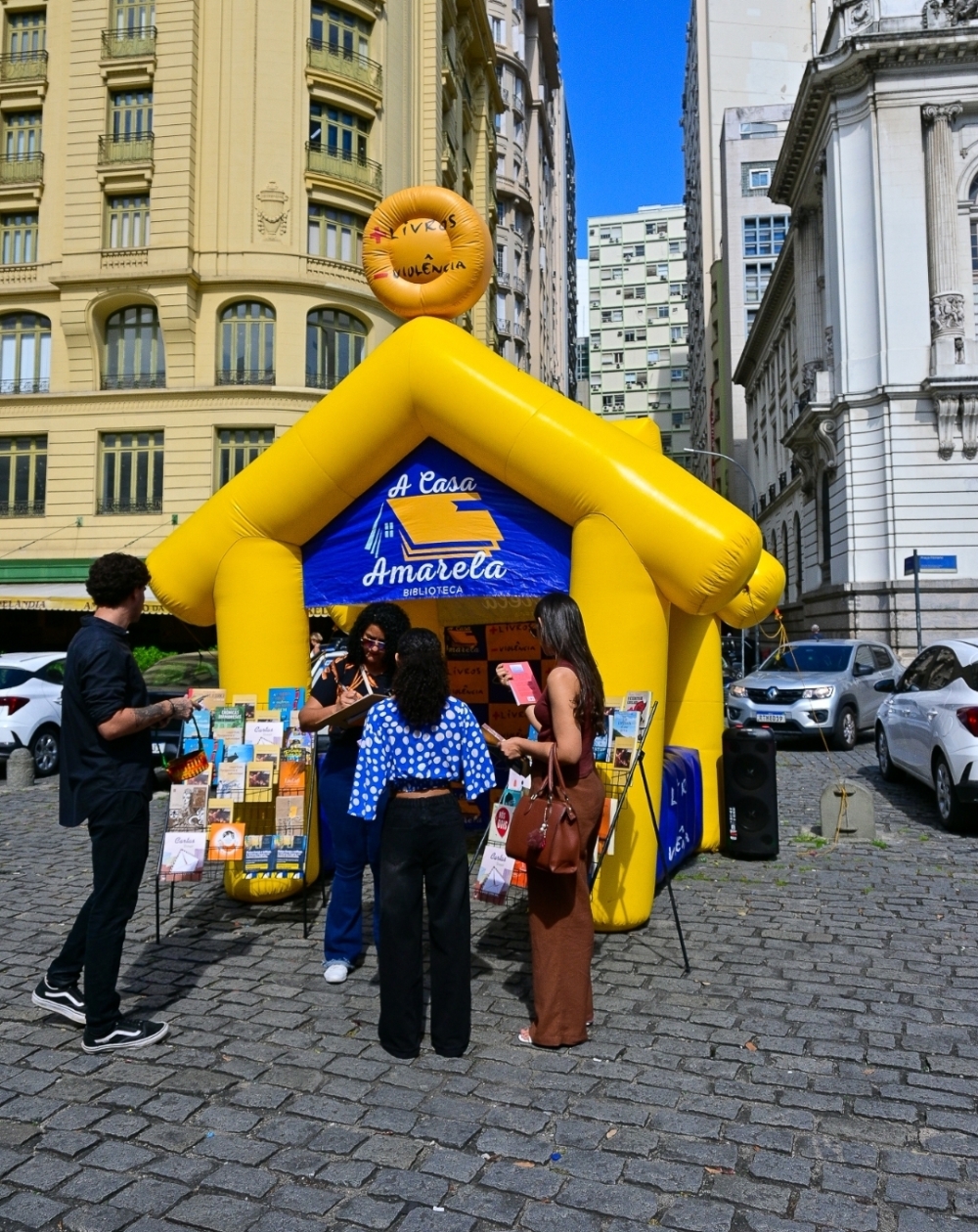 Biblioteca A Casa Amarela inaugura espaço cultural na Cinelândia