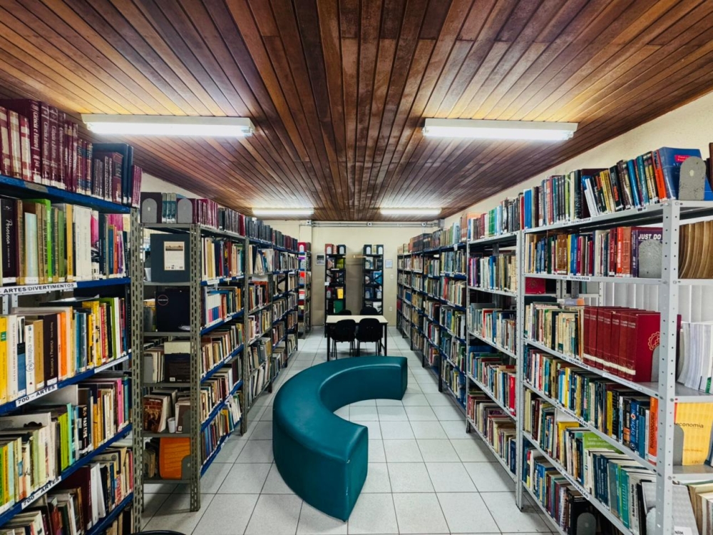 Biblioteca Machado de Assis em Itaguaí passa a fechar às 20h 