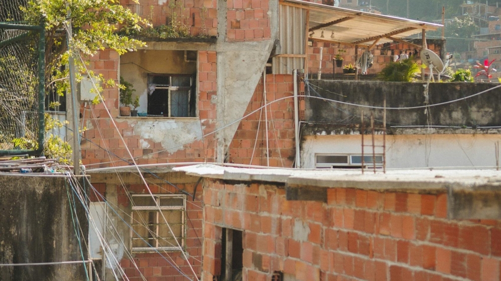 Estudo revela que 60,7% das famílias em favelas vivem com insegurança alimentar e crianças enfrentam dupla carga de má nutrição 