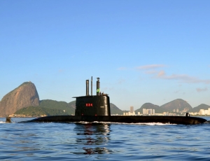 Submarino ‘Tikuna’ surpreende em operação secreta e dispara torpedo Mk48 no litoral do Rio, revelando o alto poder de combate da Marinha do Brasil