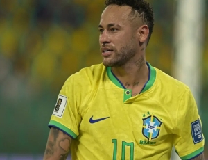 Ancelotti abre porta para Neymar e diz que craque “está no caminho certo”