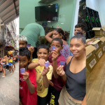 Ação social na Rocinha promoveu neste domingo doações de agasalhos em conjunto com projeto chinês de desenvolvimento