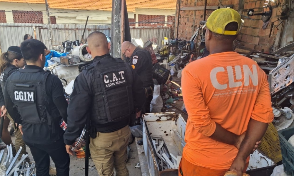 Operação Asfixia na Engenhoca prende responsável por ferro-velho