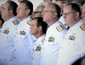 Há um almirante para cada navio na Marinha do Brasil? Números de efetivo e comparação com a US Navy desafiam essa crítica