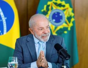 Motoristas de aplicativos ganham pouco enquanto plataformas concentram lucros, afirma Lula