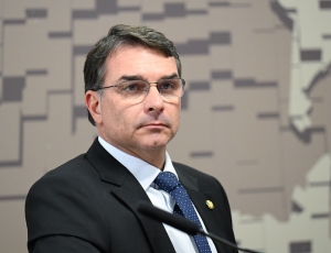 Flávio passa dos limites ao acusar Lula em redes sociais, e Moraes abre inquérito a pedido da PF e PGR