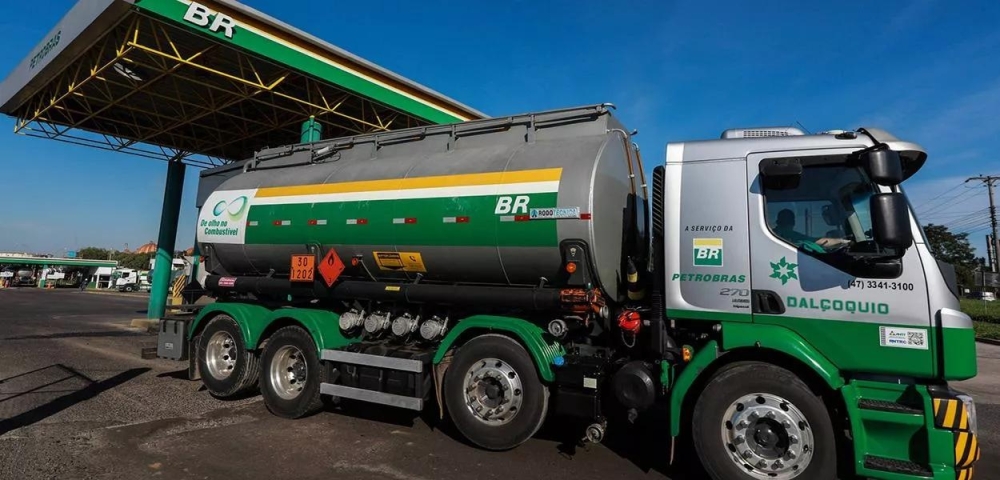 Projeto propõe reestatização da distribuição de combustíveis e gás no Brasil