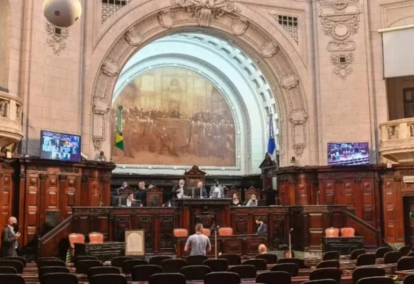 Alerj escolhe presidente sob disputa com STF e embate entre grupo de Paes e PL