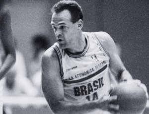 Morre Oscar Schmidt, o maior da história do basquete brasileiro