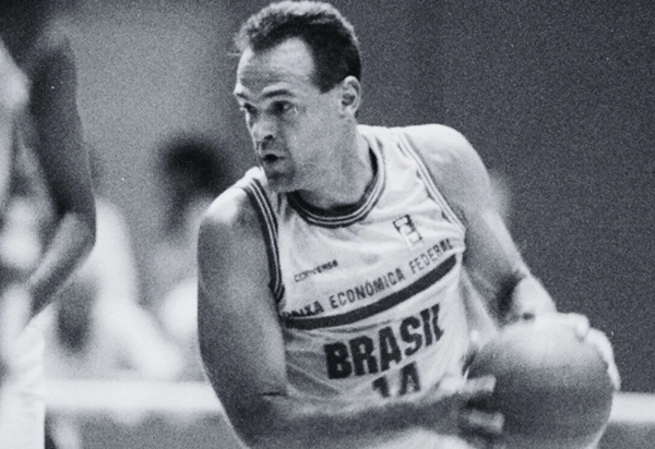 Morre Oscar Schmidt, o maior da história do basquete brasileiro