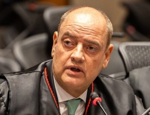 Depois de demitir mais de 600, Couto vai enviar à Alerj projeto para limitar a 10% o número de cargos comissionados nas secretarias