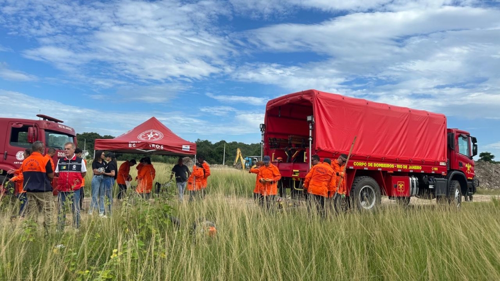 Defesa Civil de Itaguaí recebe capacitação do Corpo de Bombeiros para combate a incêndios florestais