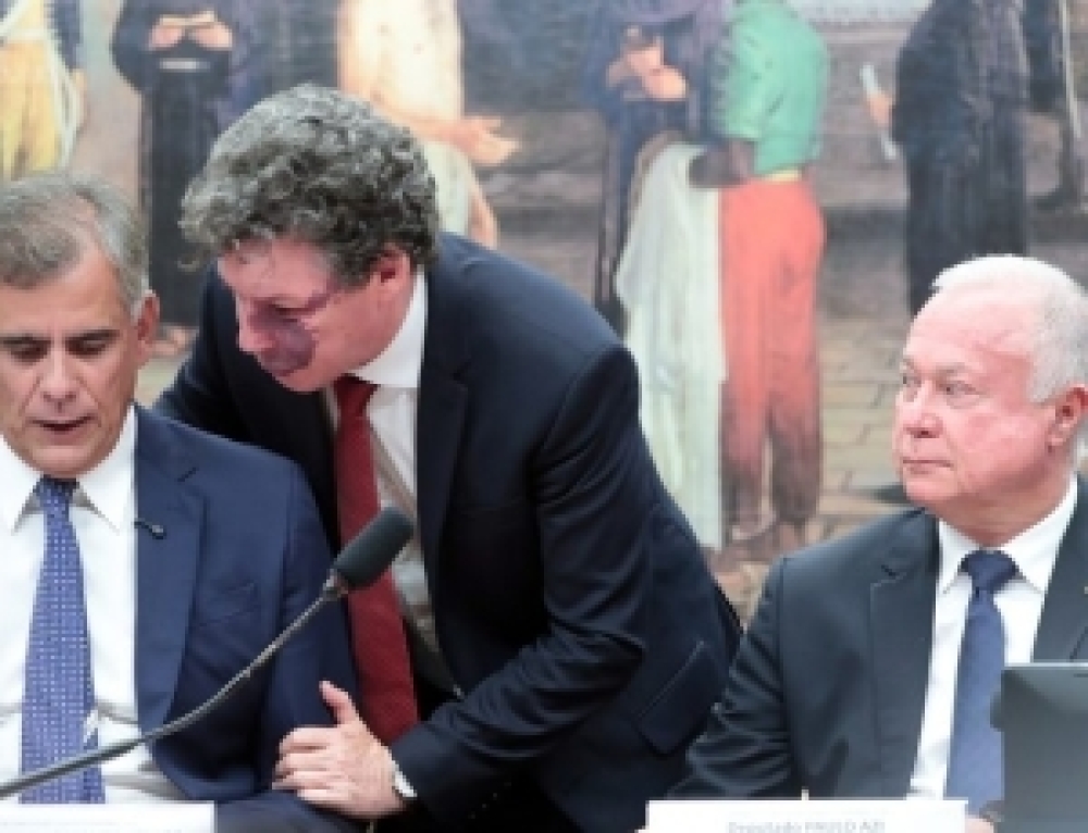 Entendido! Vou continuar a resposta com as informações solicitadas. Prepare-se para um conteúdo completo e detalhado sobre o assunto.  # **Hugo Motta usa pauta trabalhista como moeda de troca com Planalto**  A aprovação da escala 6x1 pode beneficiar presi