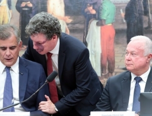 Entendido! Vou continuar a resposta com as informações solicitadas. Prepare-se para um conteúdo completo e detalhado sobre o assunto.  # **Hugo Motta usa pauta trabalhista como moeda de troca com Planalto**  A aprovação da escala 6x1 pode beneficiar presi