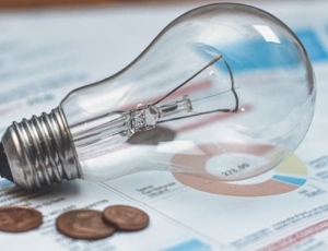 Conta de luz terá aumento em maio com bandeira amarela, anuncia Aneel