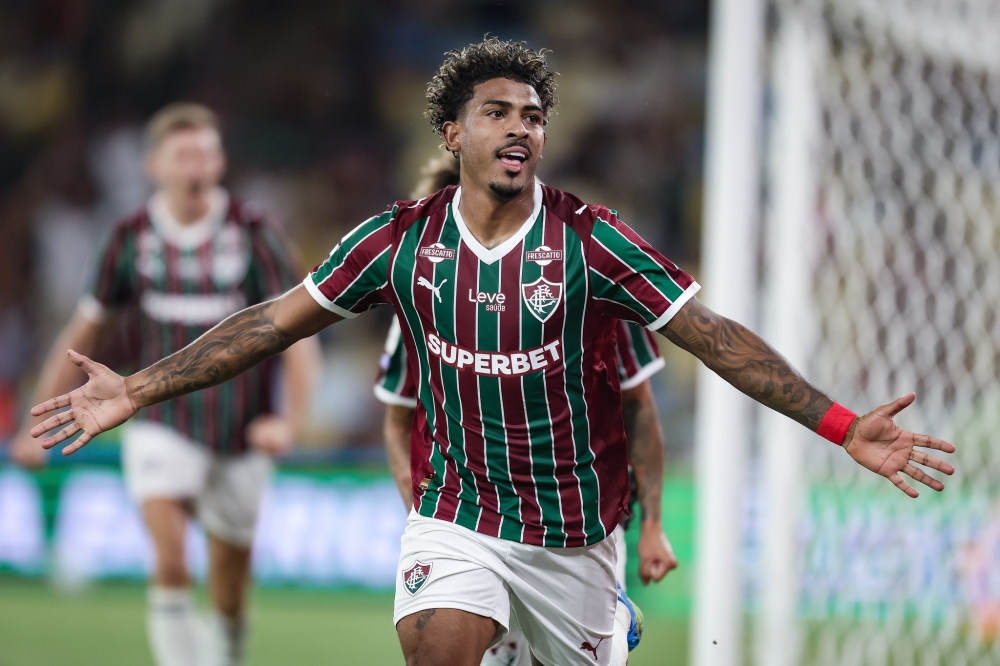 John Kennedy sai do banco e salva Fluminense diante da Chapecoense