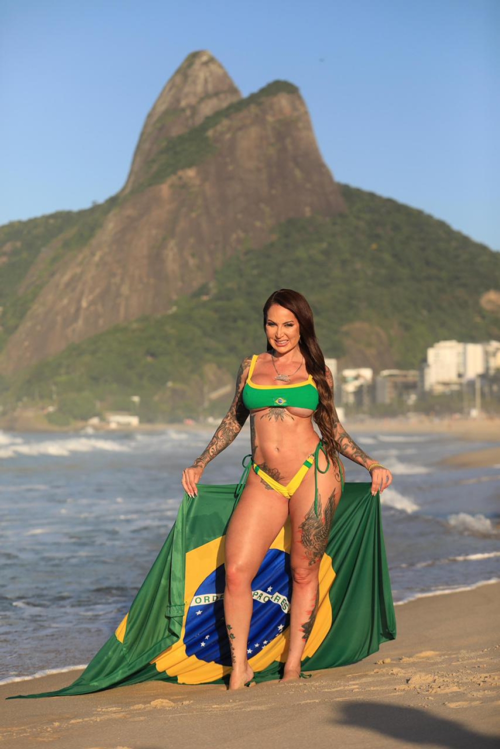 Elisa Sanches projeta 2027 e reforça liberdade feminina no Carnaval