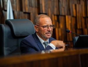 Projeto para proibir escolas de impedirem matrículas de alunos que usam fraldas avança na Alerj