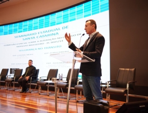 Seminário em Santa Catarina é marcado por manifestações a favor do retorno das aulas práticas